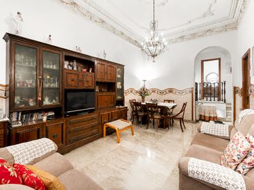 Baixos amb jardí en venda a Carrer de Montserrat de Casanovas 104