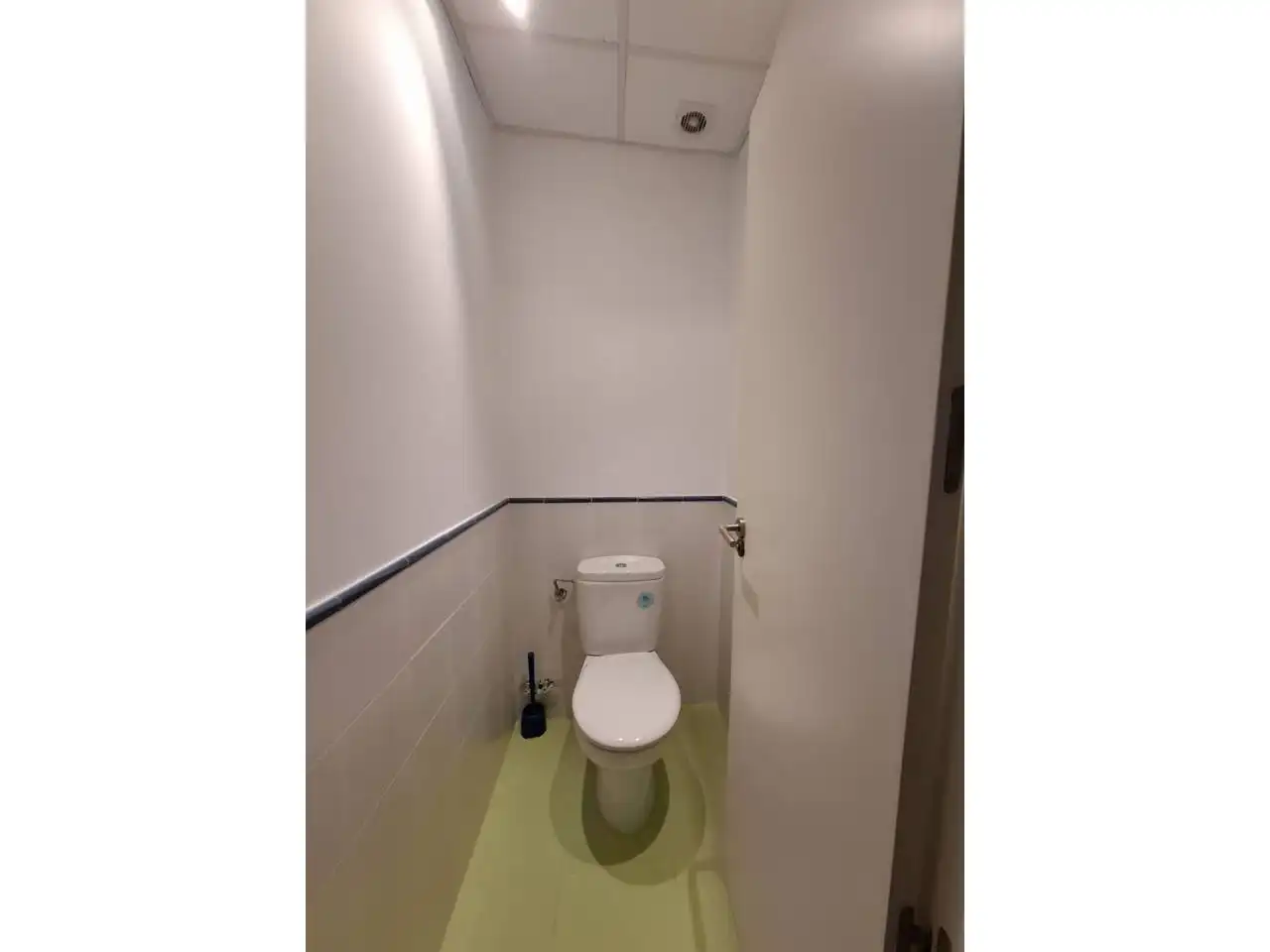 Baño de Local de alquiler en Arroyomolinos (Madrid) con Alarma