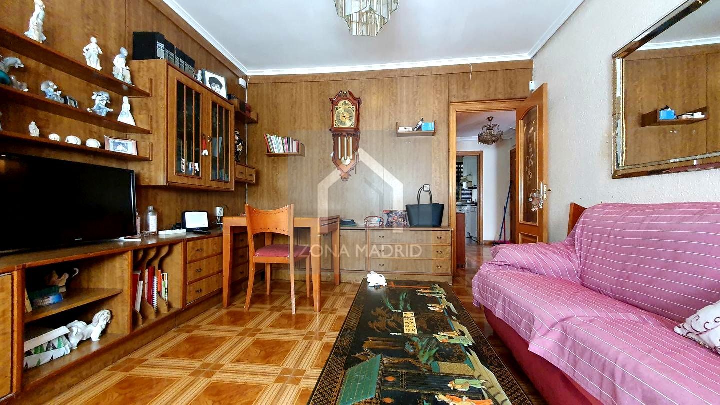 Living room of Flat for sale in  Madrid Capital  with Storage room