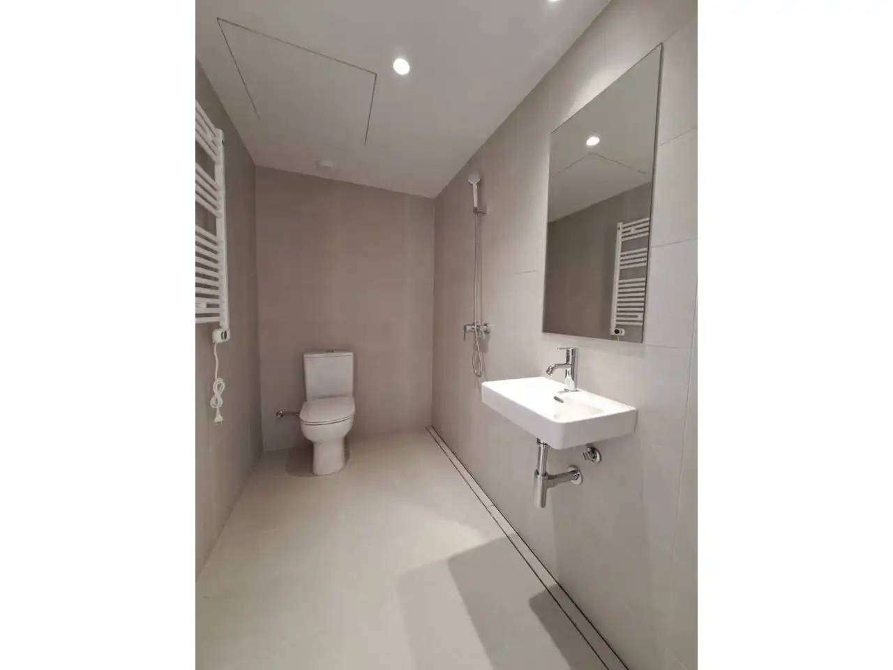 Baño de Piso de alquiler en Sabadell con Aire acondicionado, Calefacción y Parquet
