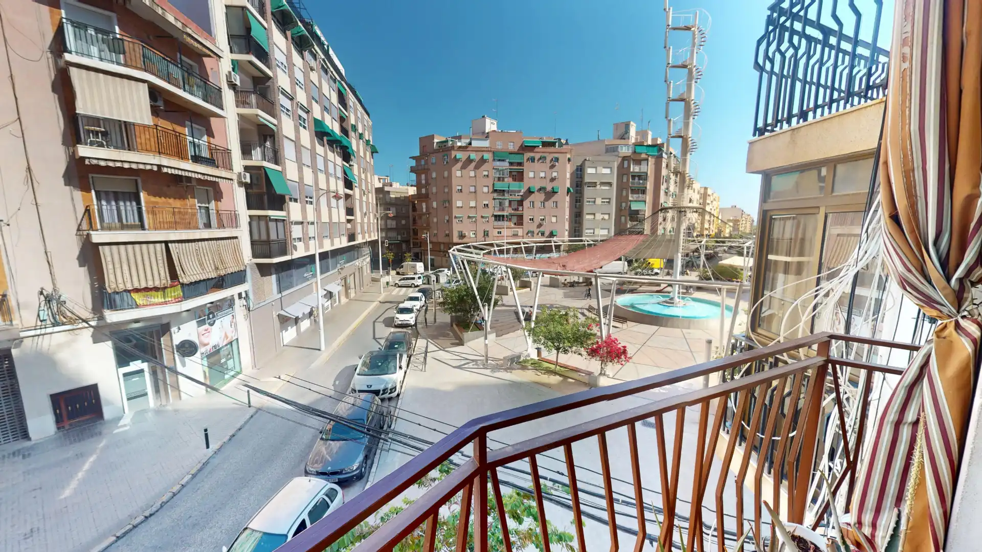 Vista exterior de Piso en venta en Elche / Elx con Amueblado, Lavadora y Balcón