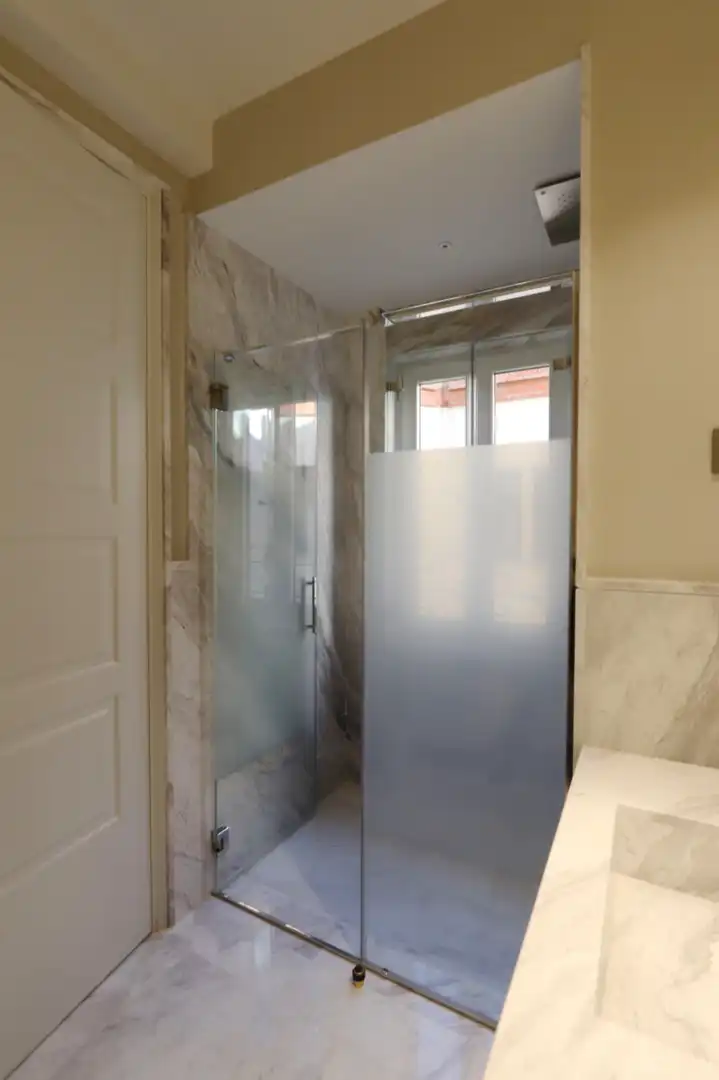 Baño de Ático en venta en Madrid con Aire acondicionado, Calefacción y Jardín privado