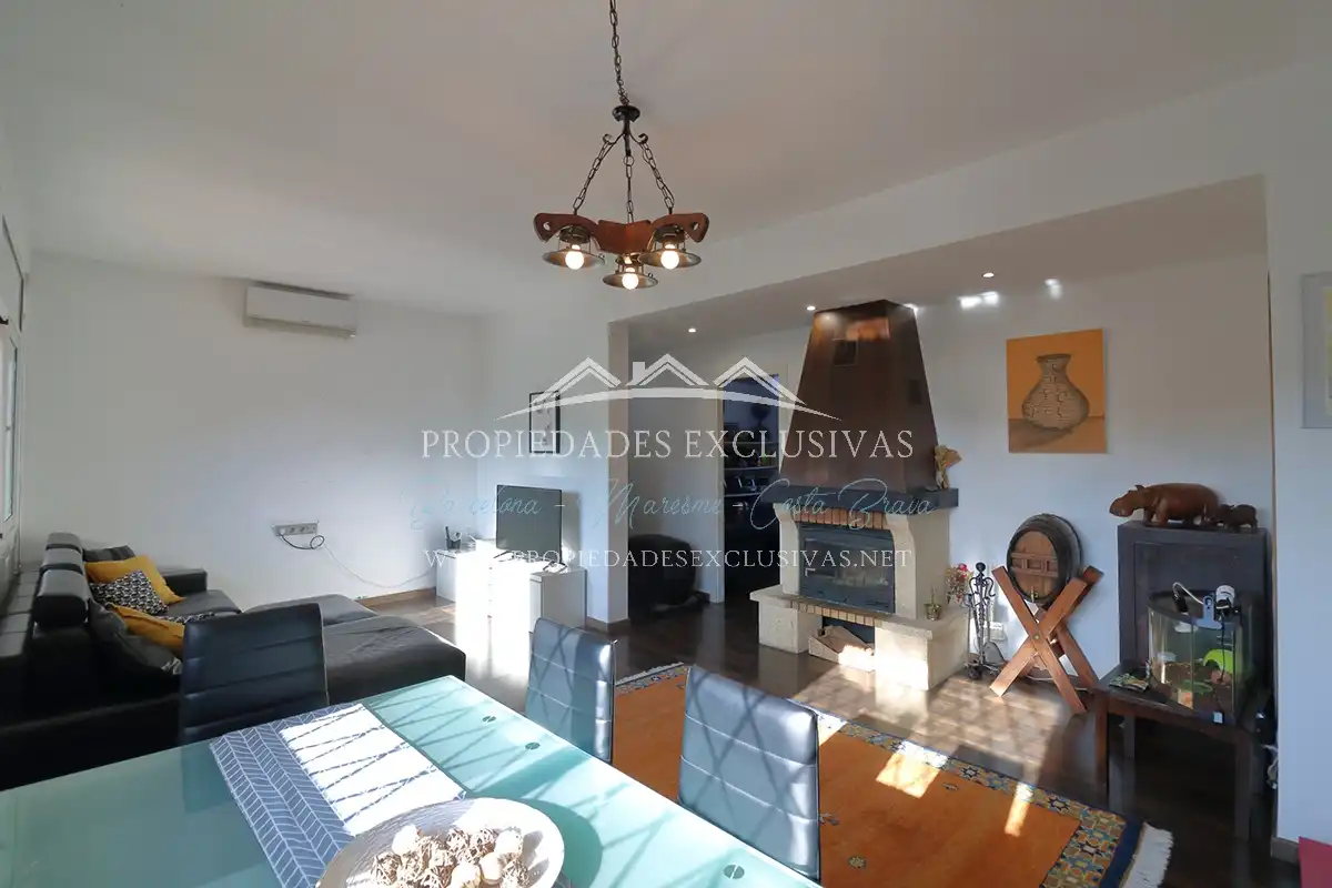 Sala de estar de Casa o chalet en venta en Cabrils con Aire acondicionado, Calefacción y Jardín privado