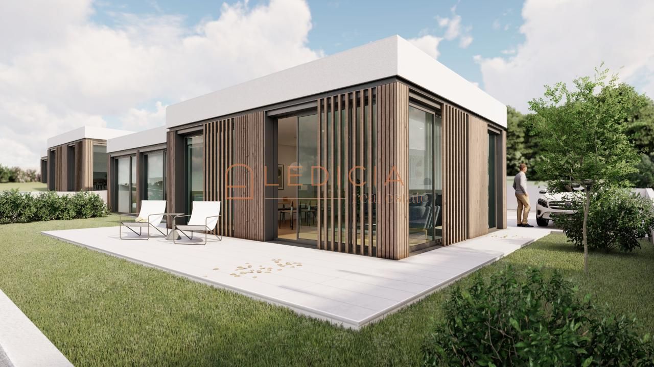 Vista exterior de Casa o xalet en venda en Vigo  amb Calefacció, Jardí privat i Terrassa