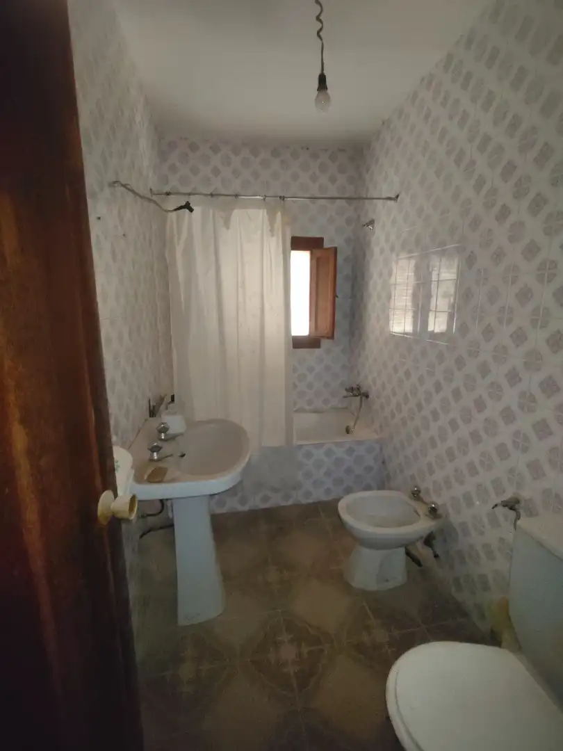 Bany de Casa o xalet en venda en Baza amb Moblat