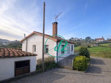 Casa amb balcó en venda a San Cibrao das Viñas