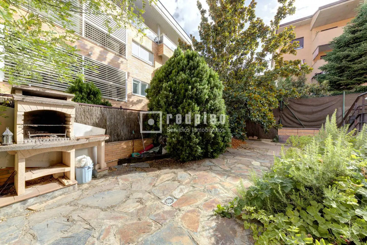 Jardín de Piso en venta en Boadilla del Monte con Aire acondicionado, Calefacción y Terraza