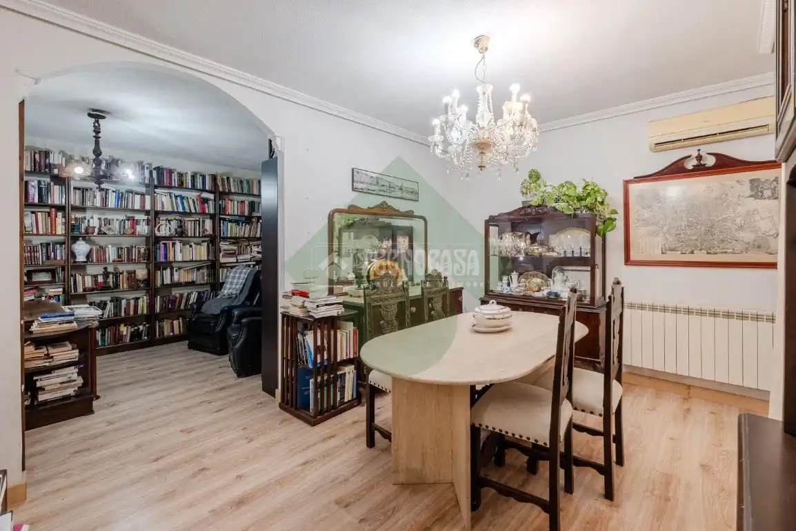 Comedor de Casa adosada en venta en Serranillos del Valle con Calefacción y Jardín privado