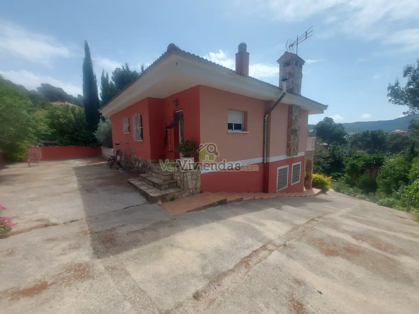 Vista exterior de Casa o xalet en venda en Vallirana amb Calefacció, Jardí privat i Terrassa