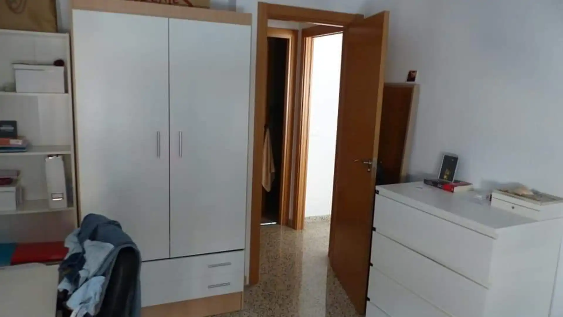 Habitación de Piso de alquiler en  Granada Capital con Calefacción, Amueblado y Horno