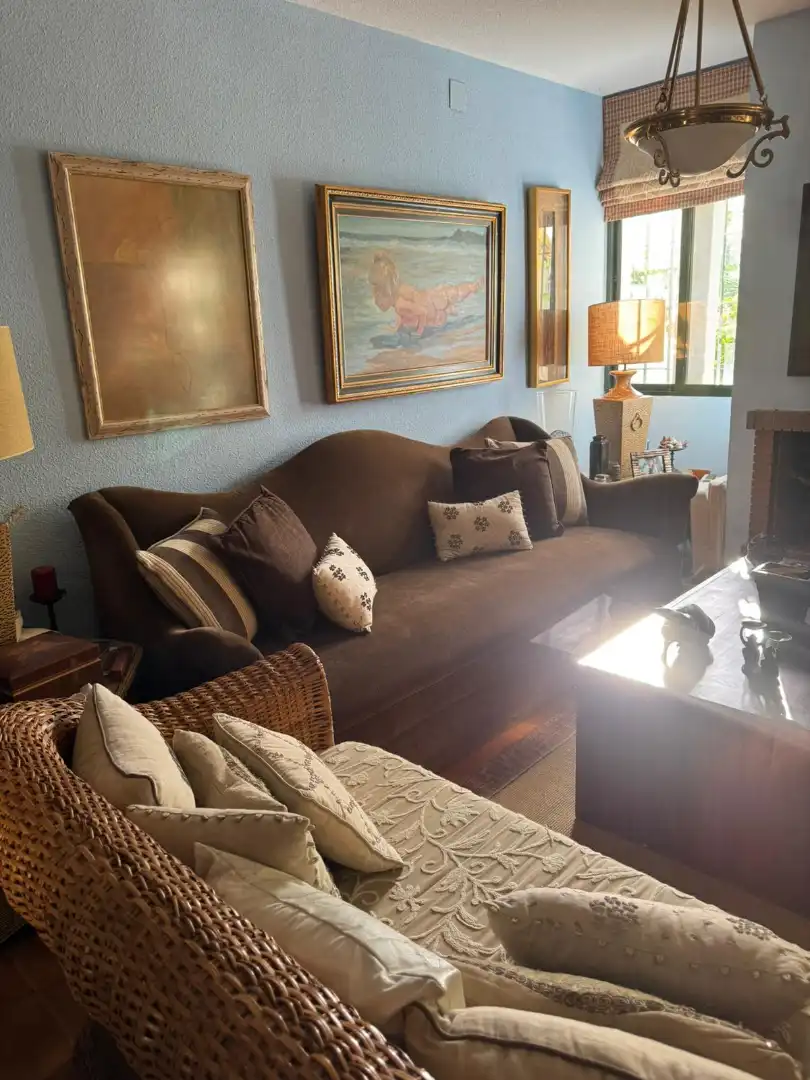 Sala d'estar de Casa adosada en venda en Casares amb Jardí privat, Terrassa i Forn