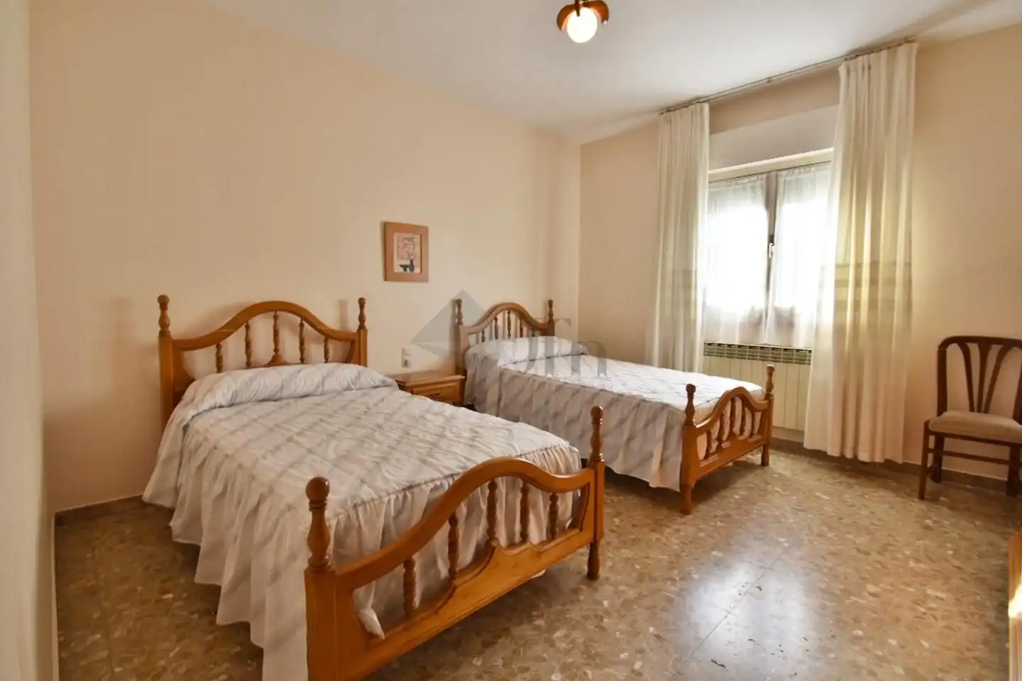 Dormitori de Casa o xalet en venda en Olmedo amb Calefacció, Jardí privat i Moblat