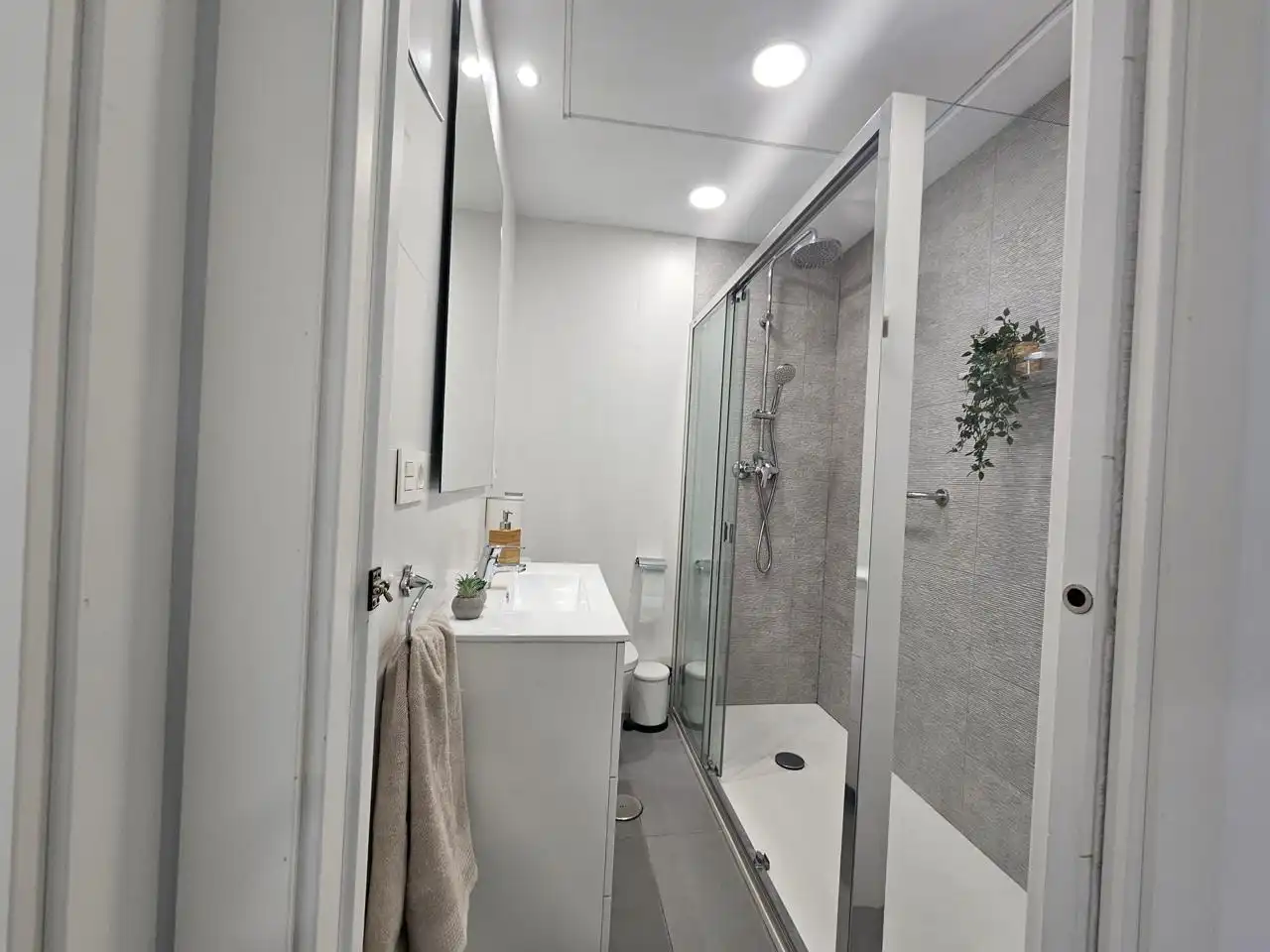 Baño de Piso en venta en Torremolinos con Aire acondicionado y Amueblado