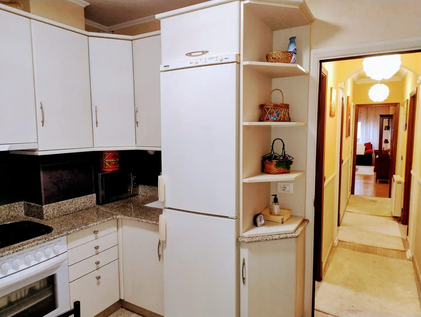 Kitchen of Flat for rent in Santiago de Compostela   with Heating, Furnished and Oven