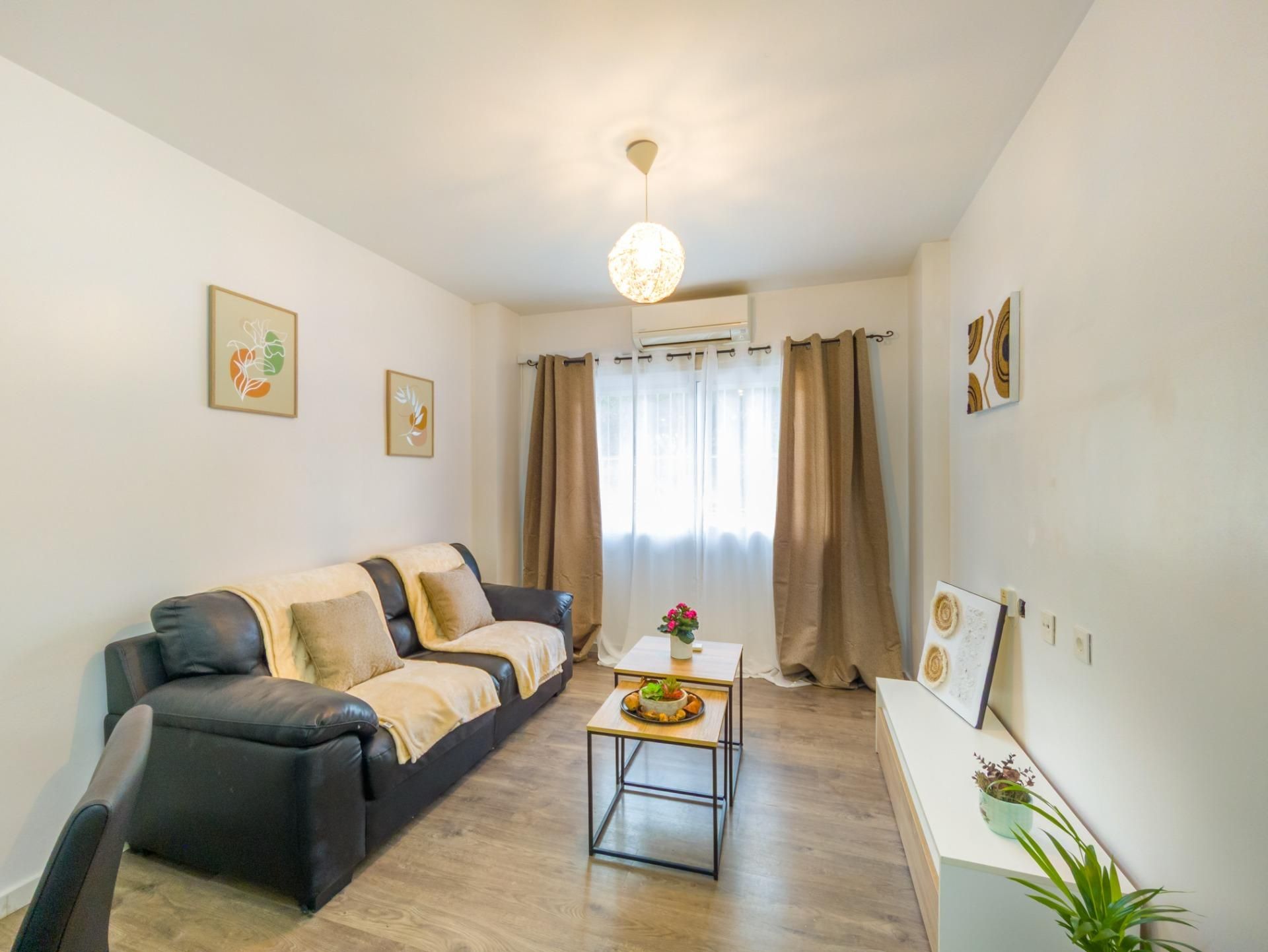Sala de estar de Apartamento en venta en Torrevieja con Aire acondicionado, Trastero y Amueblado
