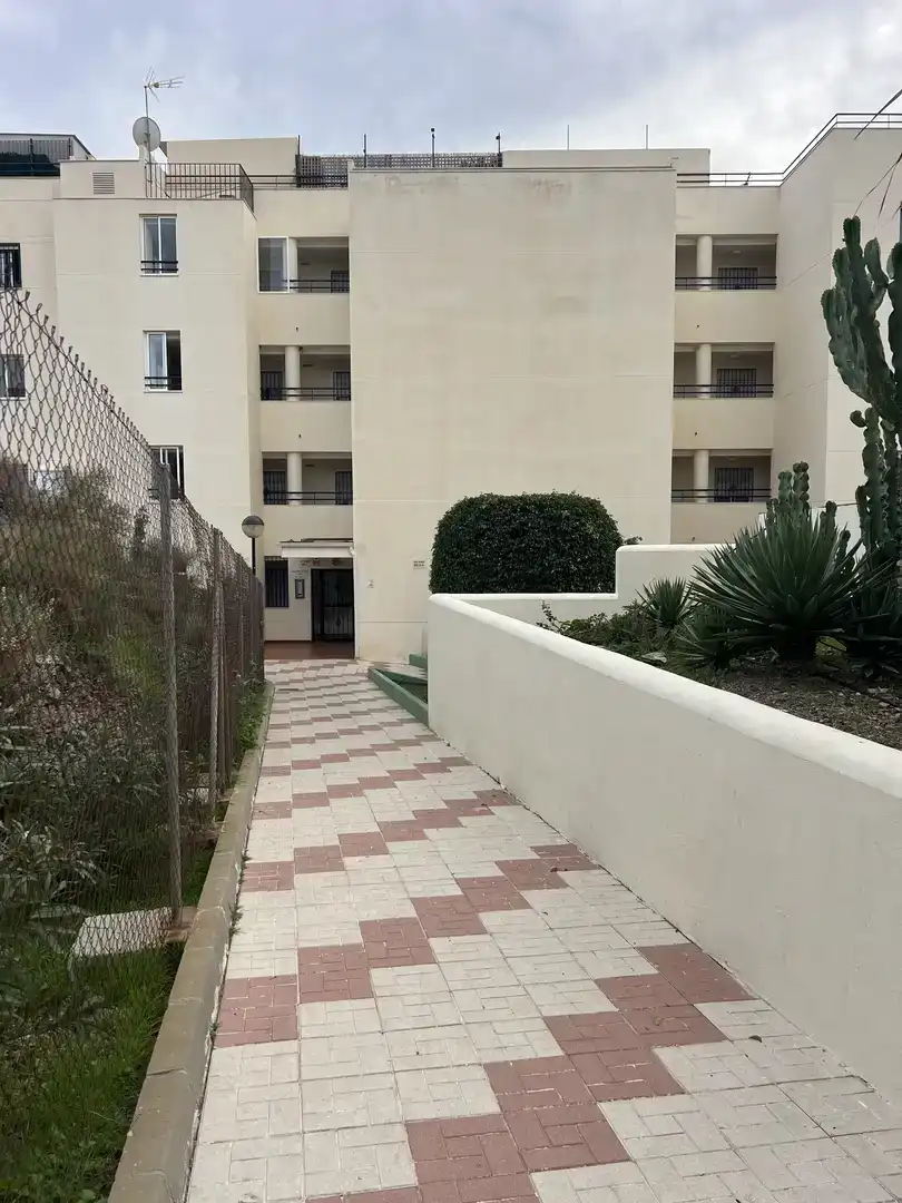 Vista exterior de Pis en venda en Rincón de la Victoria amb Aire condicionat i Piscina