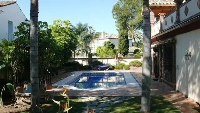 Casa amb piscina en venda a Estepona Pueblo, imagen 3