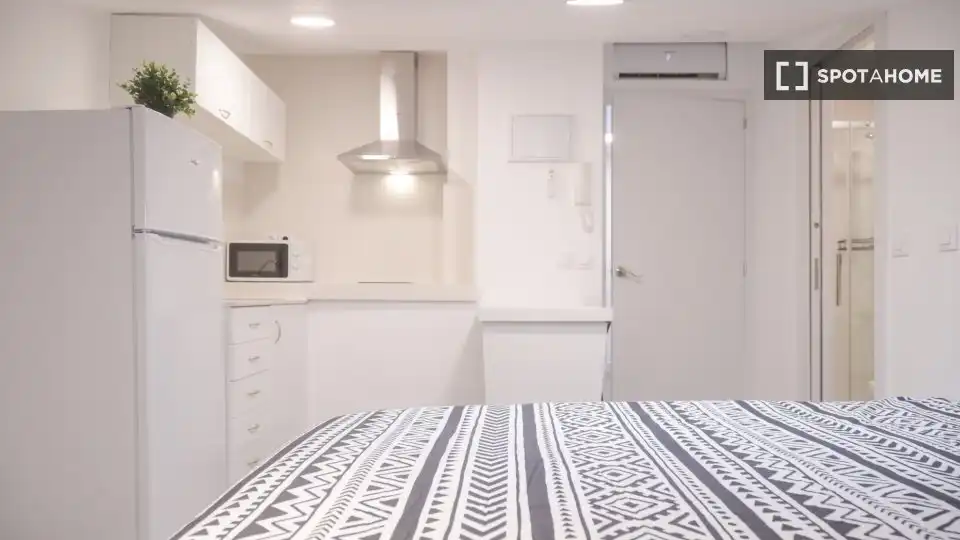 Habitación de Piso de alquiler en Madrid con Aire acondicionado, Calefacción y Amueblado