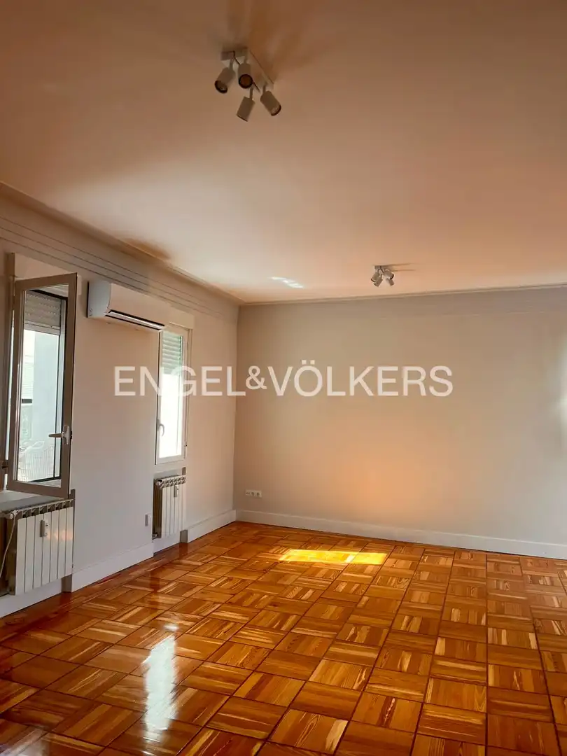 Dining room of Flat for rent in Madrid  with Air Conditioner and Heating