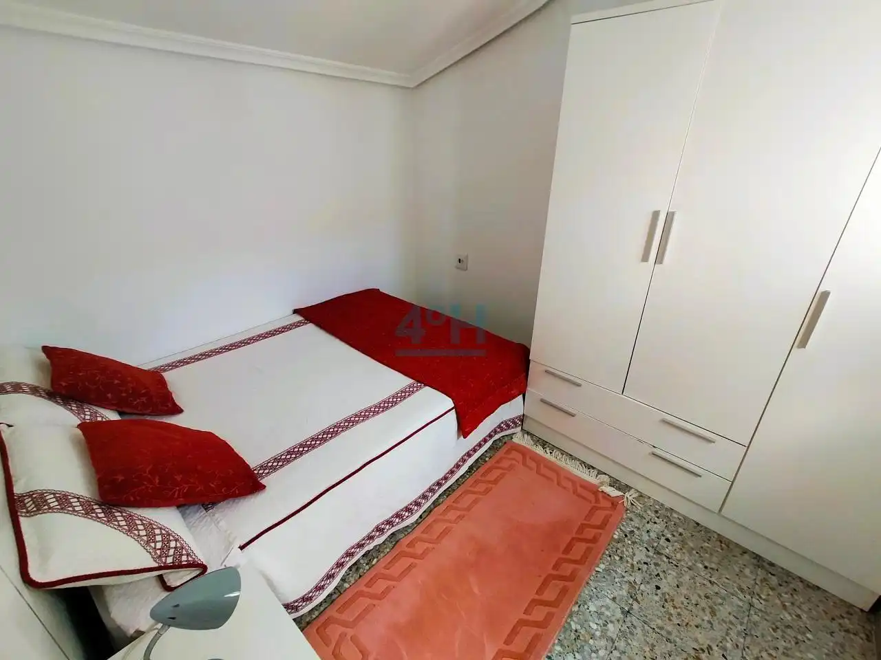 Habitación de Piso en venta en Ourense Capital  con Calefacción, Trastero y Amueblado