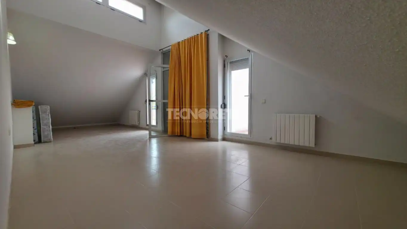 Habitación de Casa adosada en venta en Guadalajara con Jardín privado, Parquet y Terraza