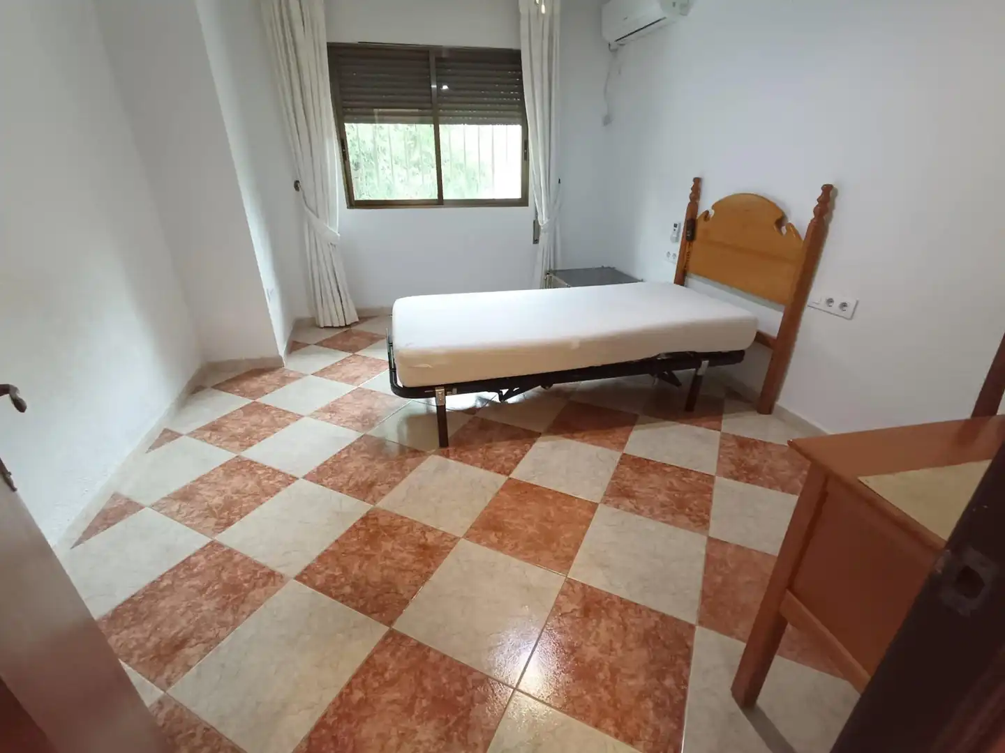 Dormitori de Pis en venda en Córdoba amb Aire condicionat, Terrassa i Moblat