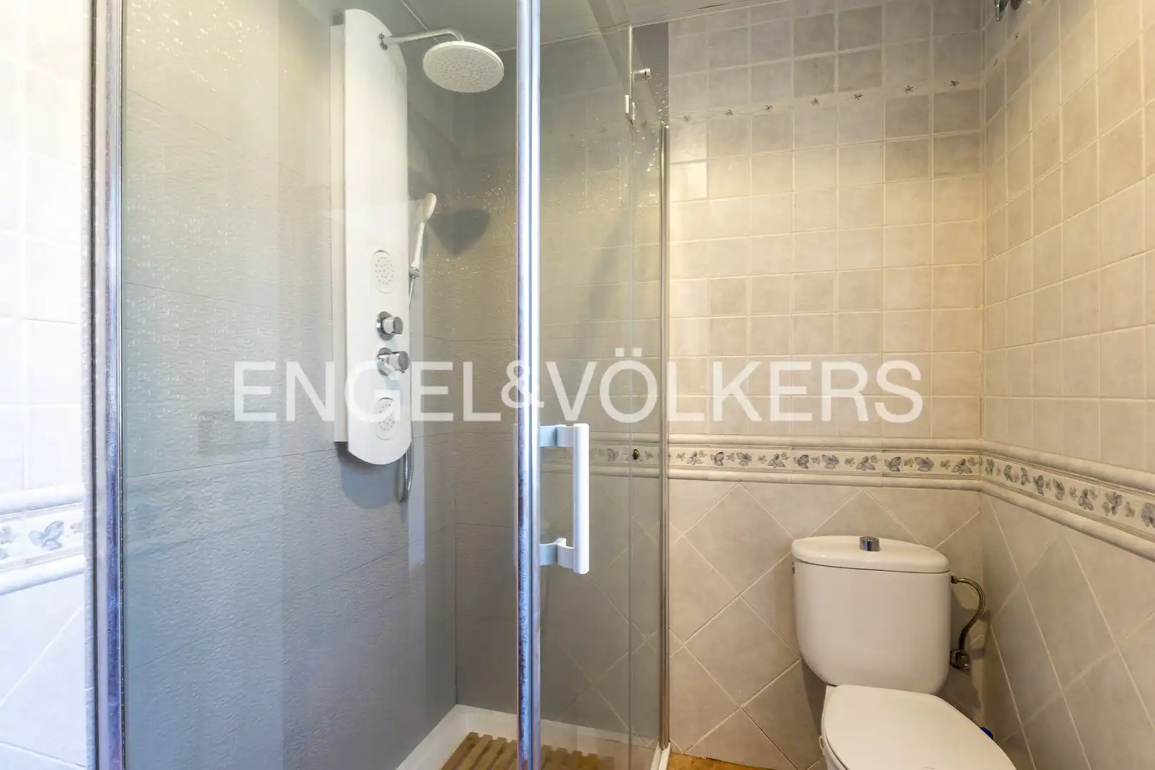 Bany de Casa o xalet en venda en Sant Cugat Sesgarrigues amb Aire condicionat i Calefacció