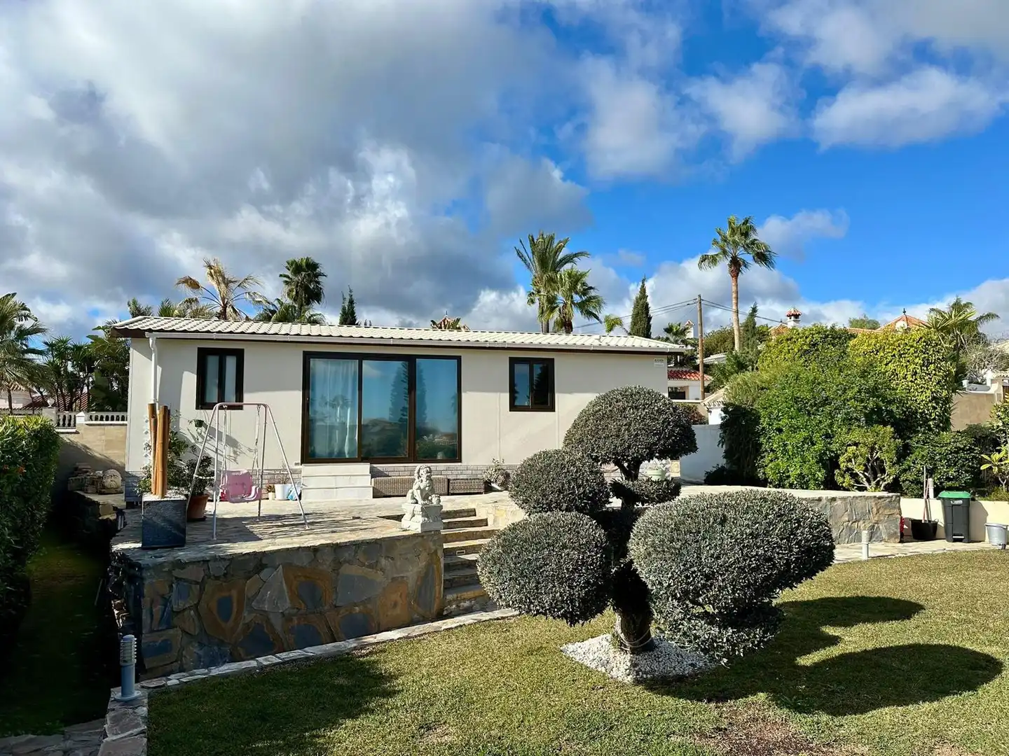 Exterior view of Houses for sale in Estepona  with Air Conditioner, Private garden and Terrace