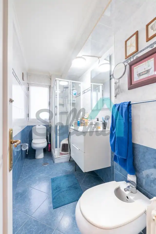 Baño de Piso en venta en Gijón  con Calefacción, Parquet y Trastero