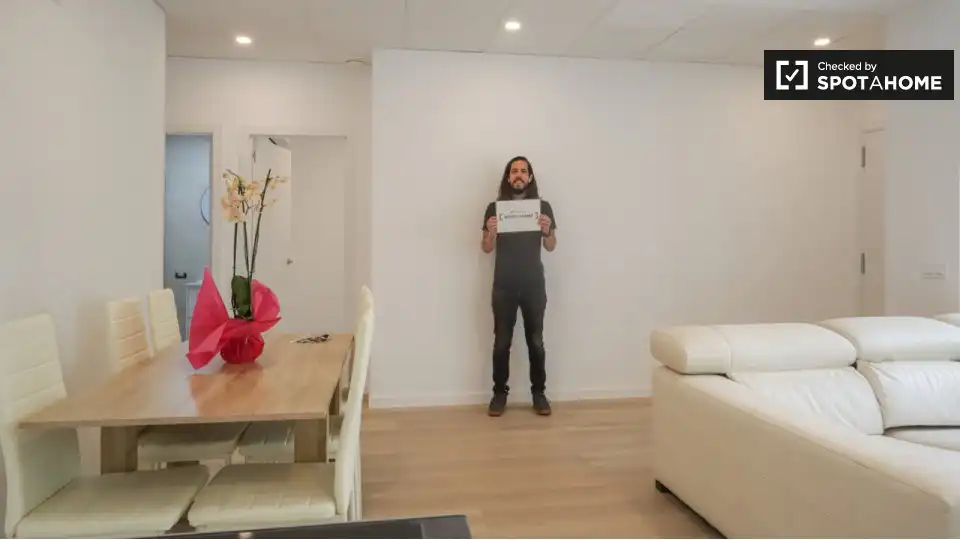 Flat for rent in Madrid  with Air Conditioner, Heating and Furnished