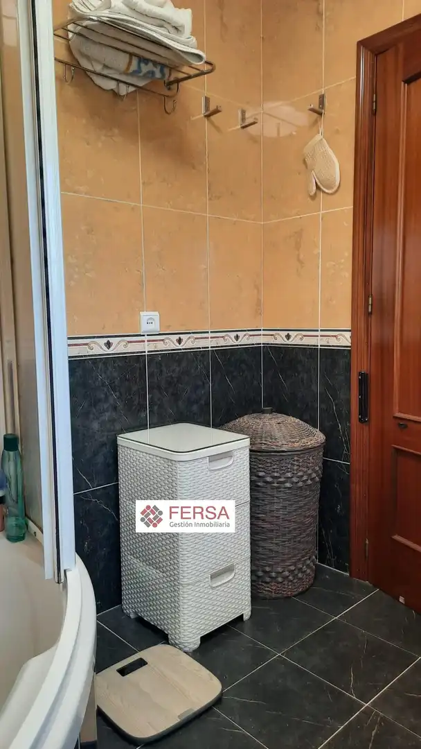 Bany de Casa adosada en venda en El Puerto de Santa María amb Aire condicionat, Calefacció i Jardí privat