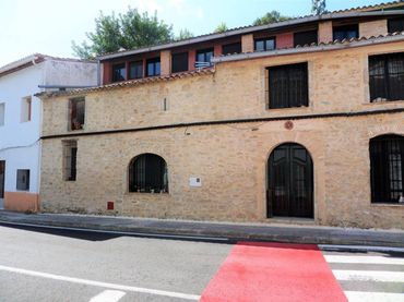 Casa amb balcó en venda a La Vall de Gallinera