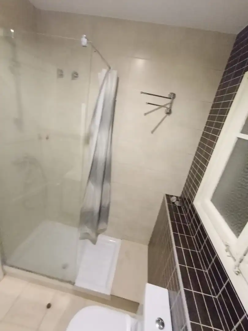 Baño de Piso en venta en Barcelona con Calefacción y Horno