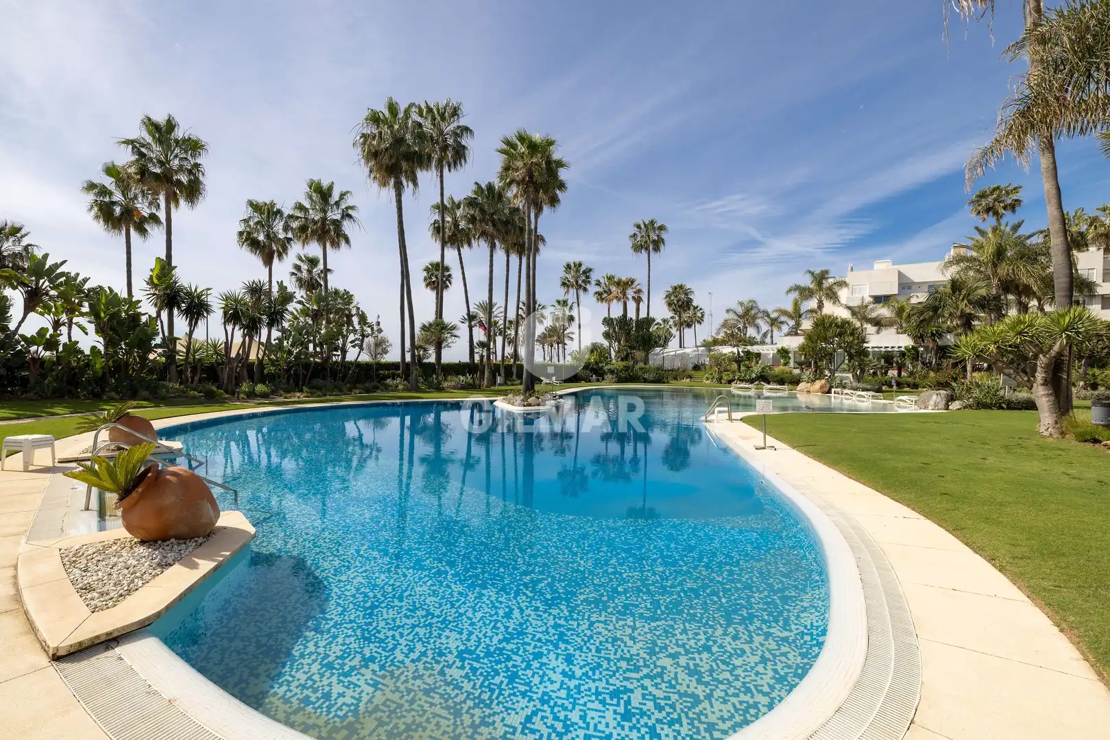 Piscina de Apartamento en venta en Marbella con Calefacción, Jardín privado y Trastero