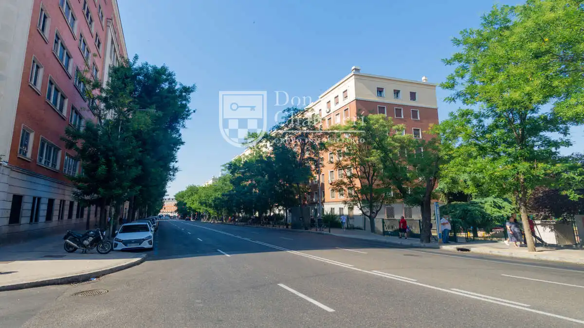 Vista exterior de Dúplex de lloguer en Madrid amb Calefacció i Moblat