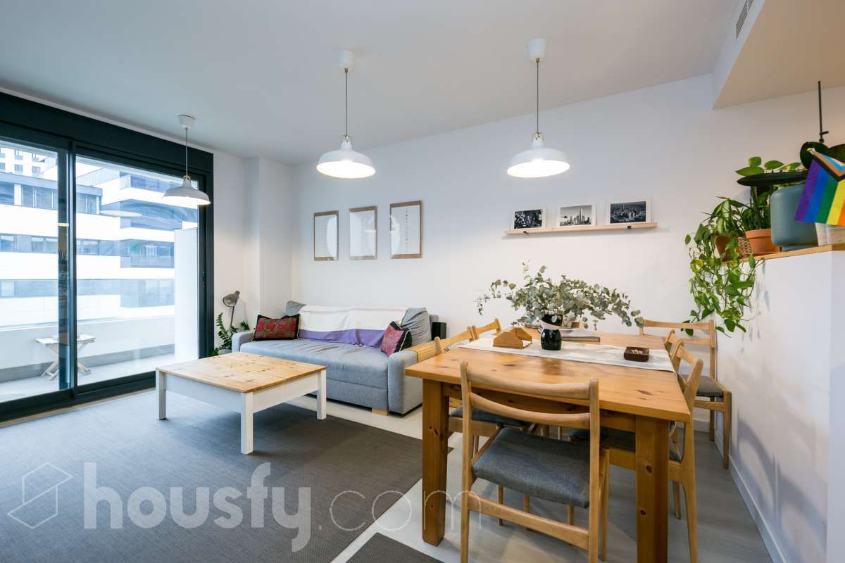 Sala d'estar de Pis en venda en L'Hospitalet de Llobregat amb Aire condicionat, Calefacció i Parquet