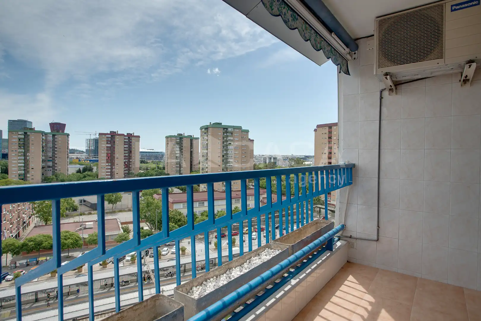 Terraza de Piso en venta en L'Hospitalet de Llobregat con Calefacción y Balcón