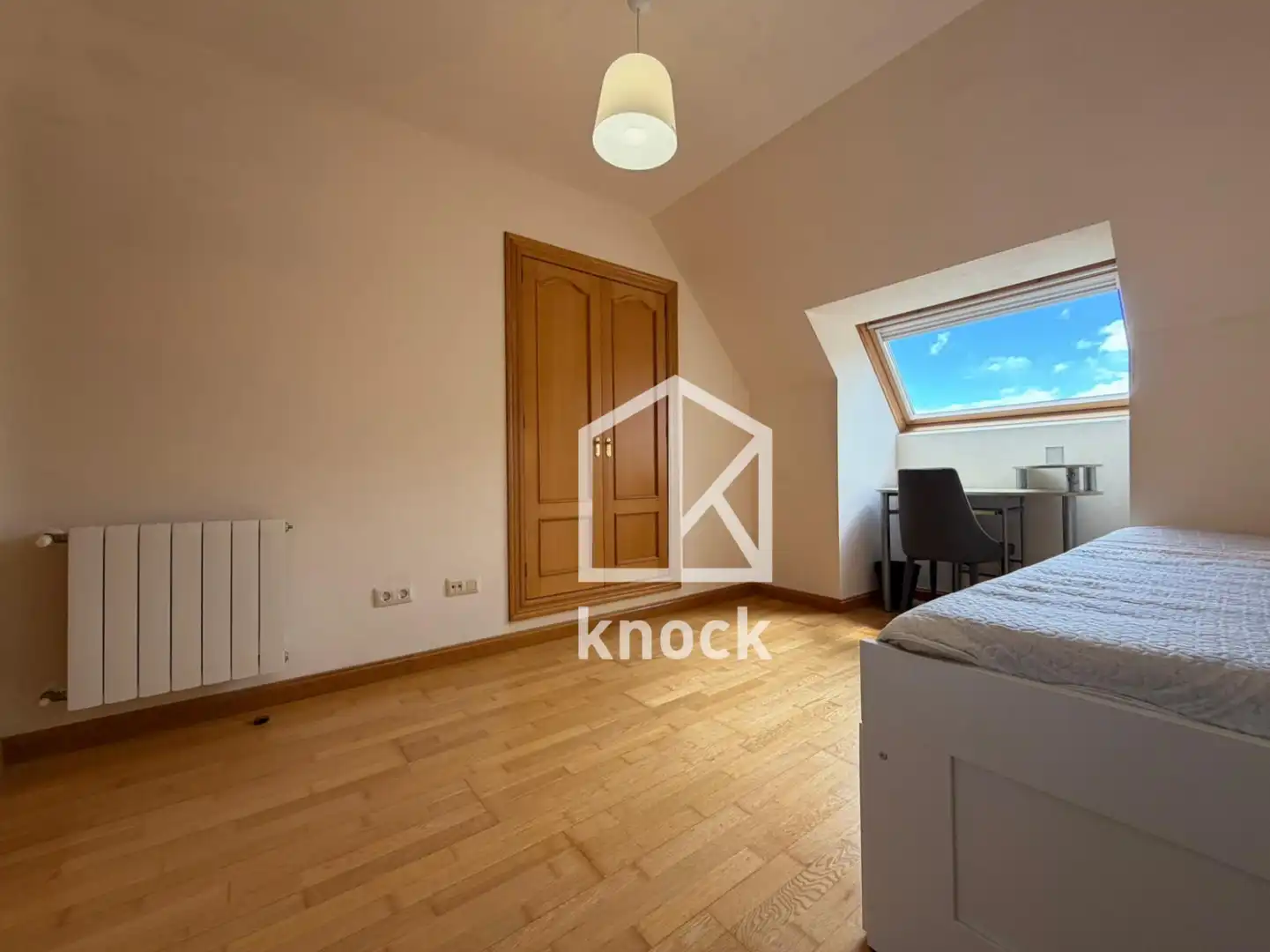 Habitación de Piso en venta en Oviedo  con Calefacción, Jardín privado y Trastero