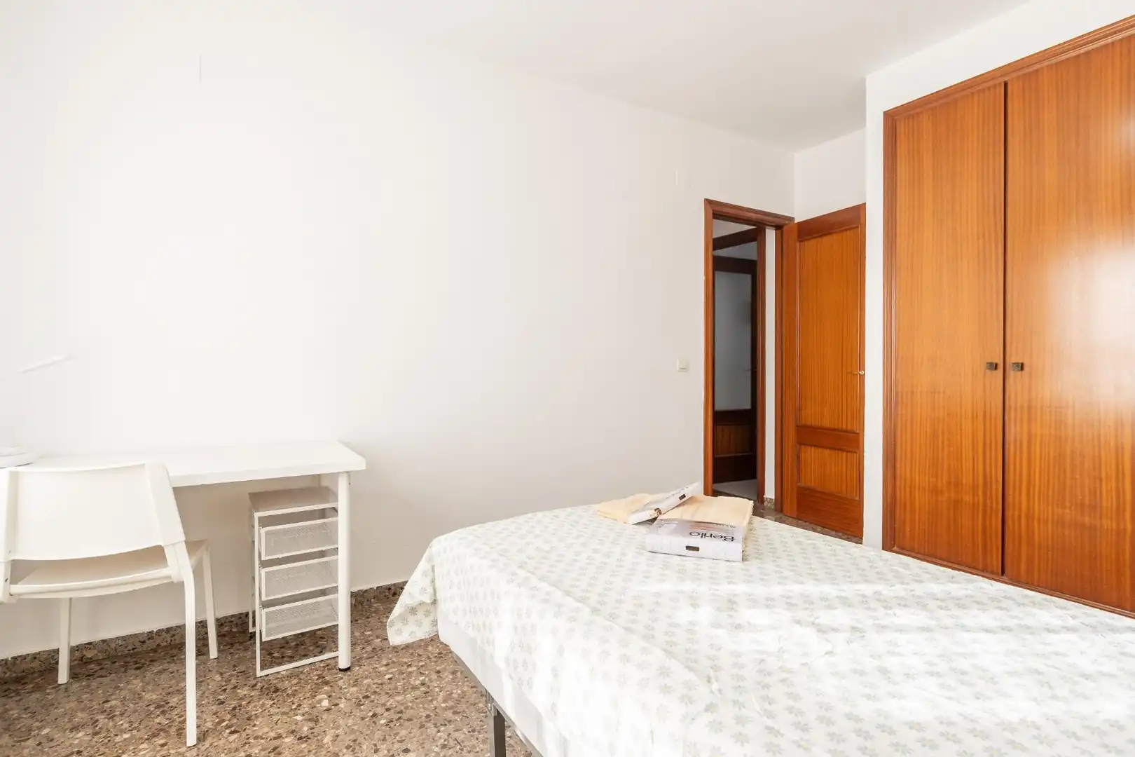 Habitación de Piso de alquiler en Valencia con Aire acondicionado, Calefacción y Amueblado
