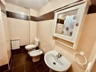 Baño de Apartamento de alquiler en Villaquilambre con Calefacción, Parquet y Terraza
