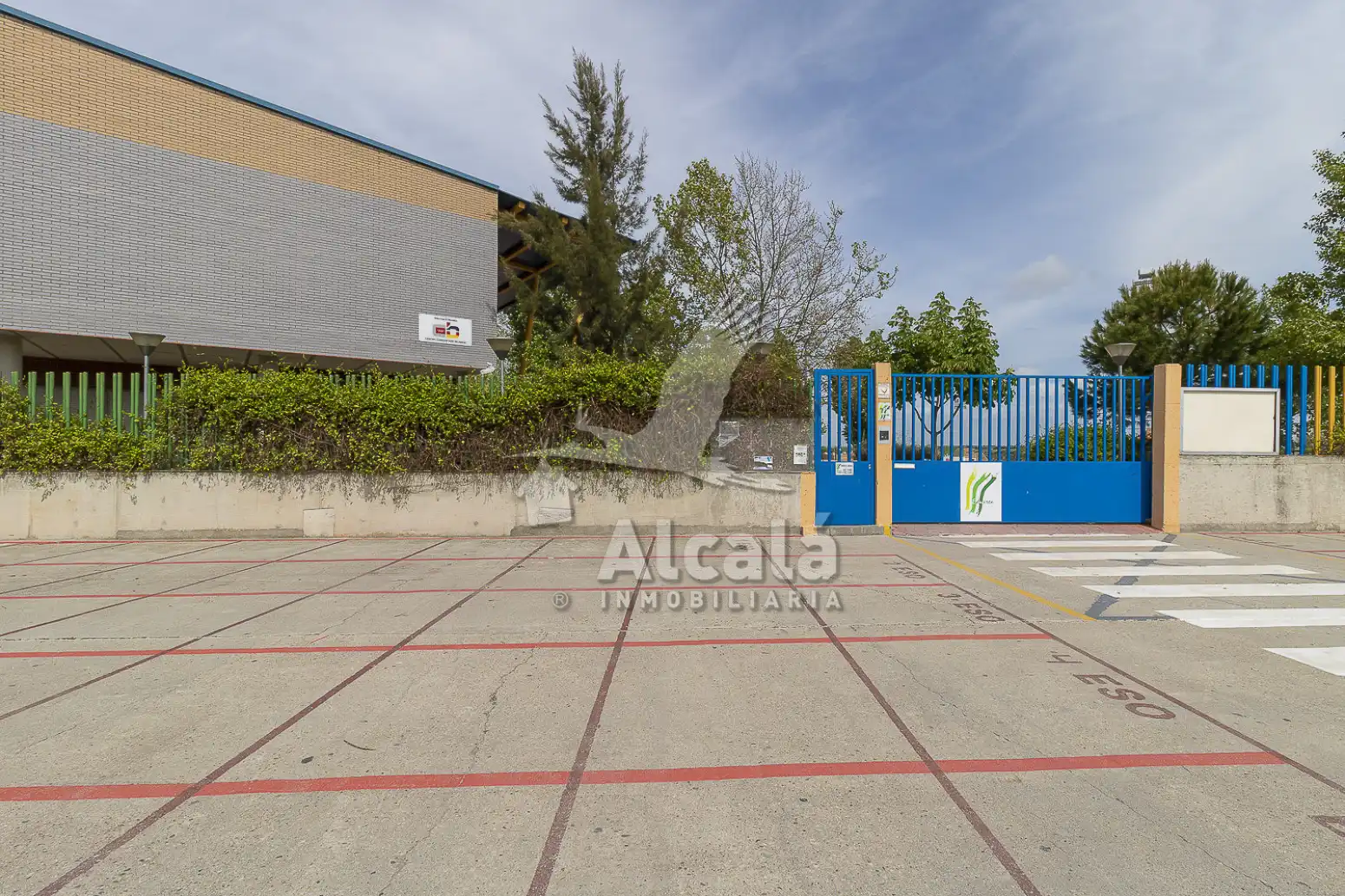 Aparcament de Casa o xalet en venda en Villalbilla amb Aire condicionat, Calefacció i Jardí privat