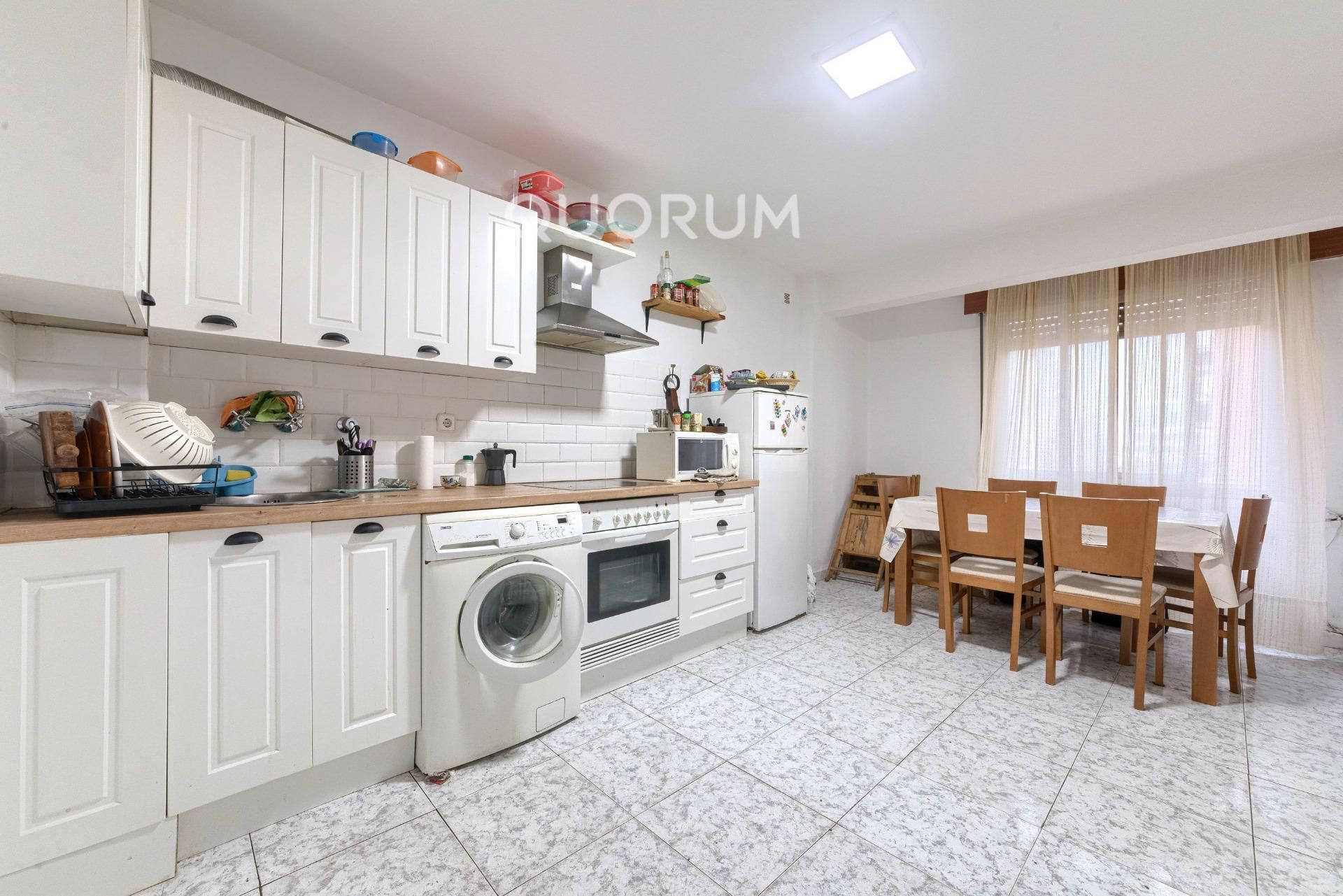 Cuina de Pis en venda en Basauri  amb Calefacció i Balcó