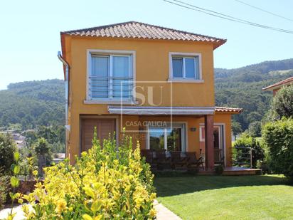 Vista exterior de Casa o xalet en venda en Vigo  amb Calefacció, Jardí privat i Terrassa