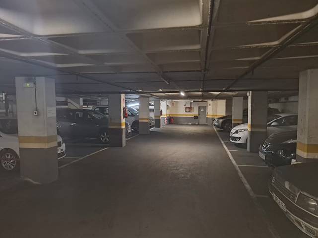 Garaje en Venta en Carrer de Violant d'Hongria Reina d'Aragó en Sants