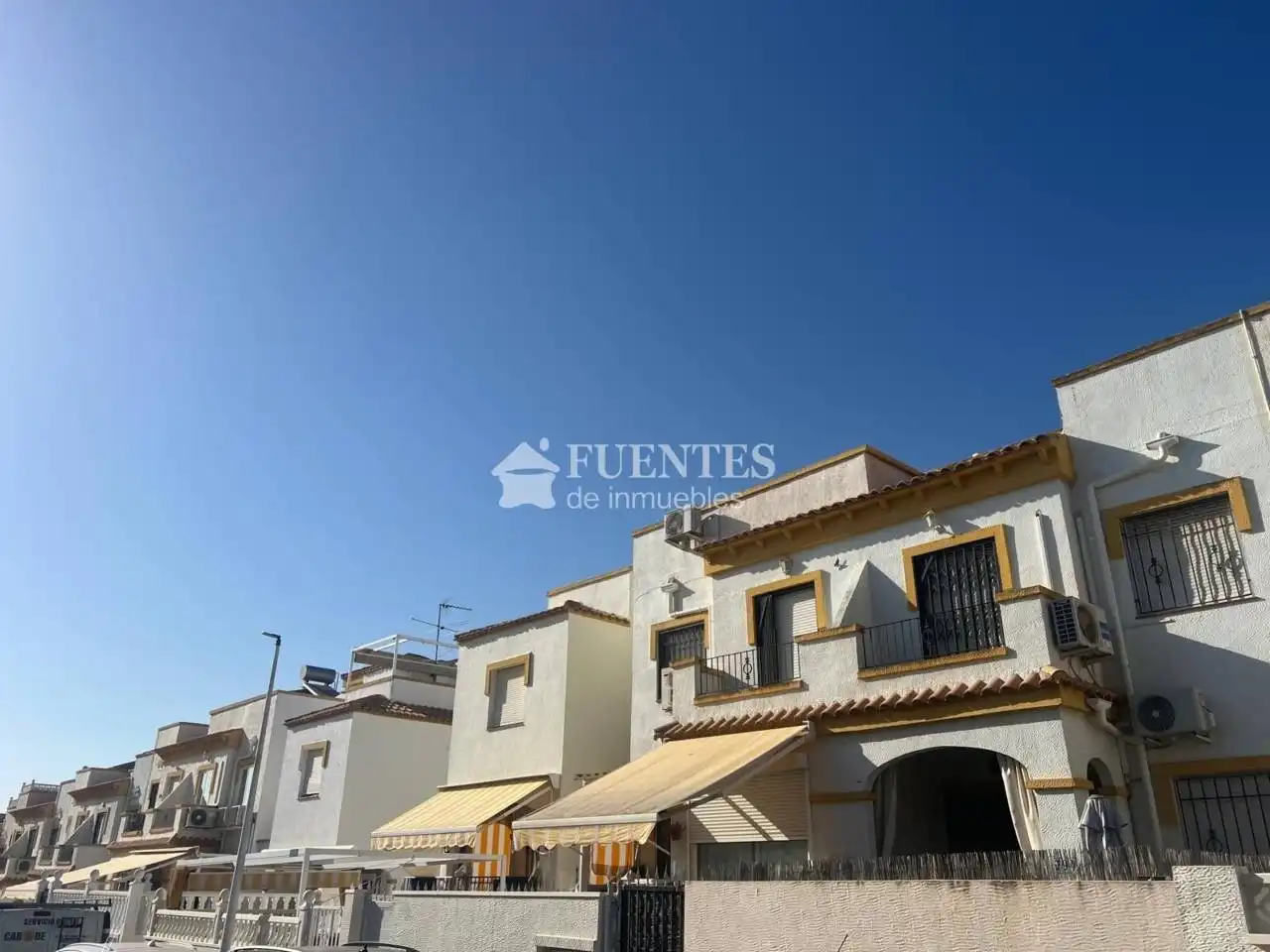 Vista exterior de Casa o chalet en venta en Santa Pola con Aire acondicionado, Terraza y Piscina comunitaria