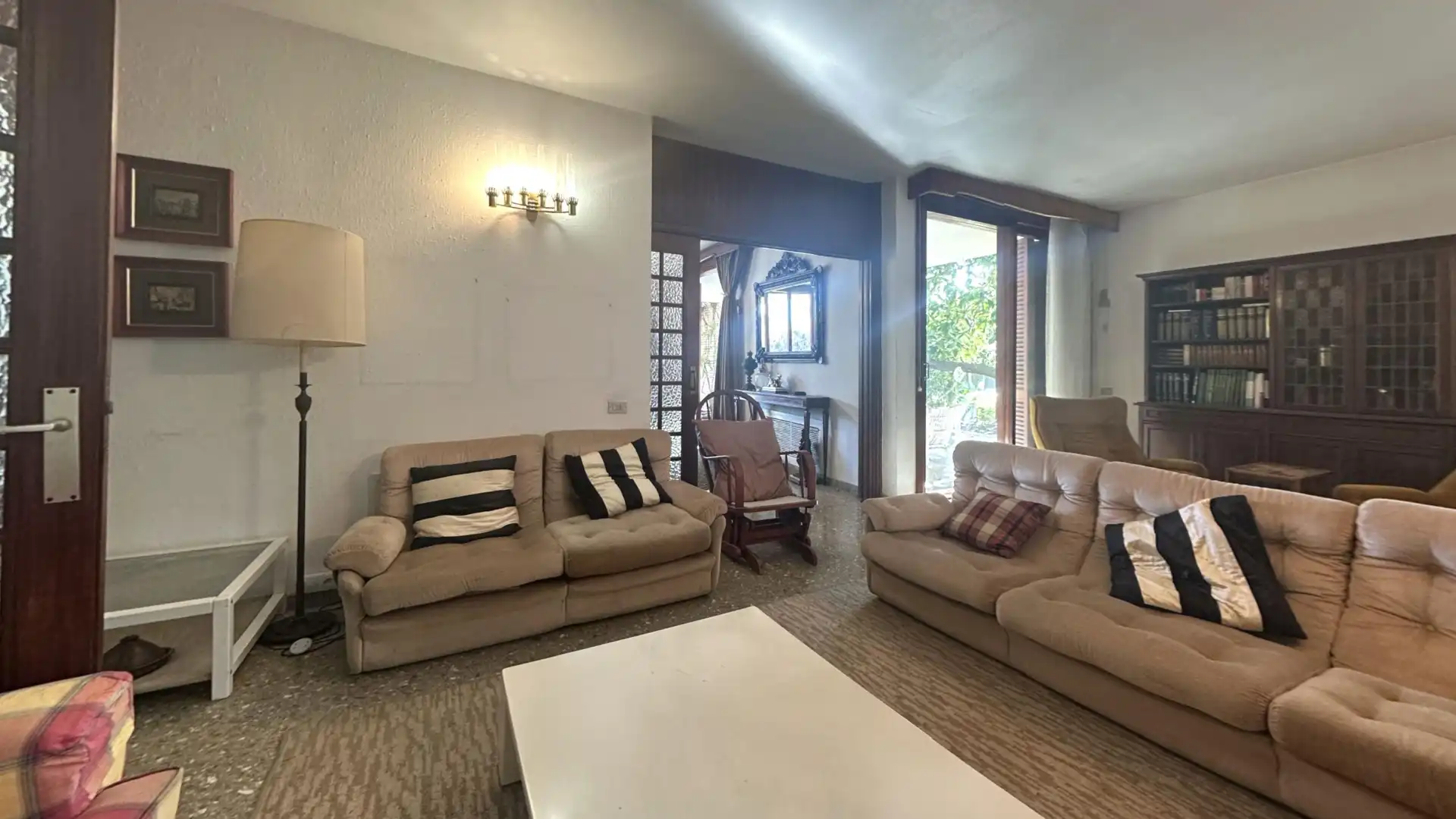 Sala d'estar de Casa o xalet en venda en Alicante / Alacant amb Jardí privat, Terrassa i Piscina