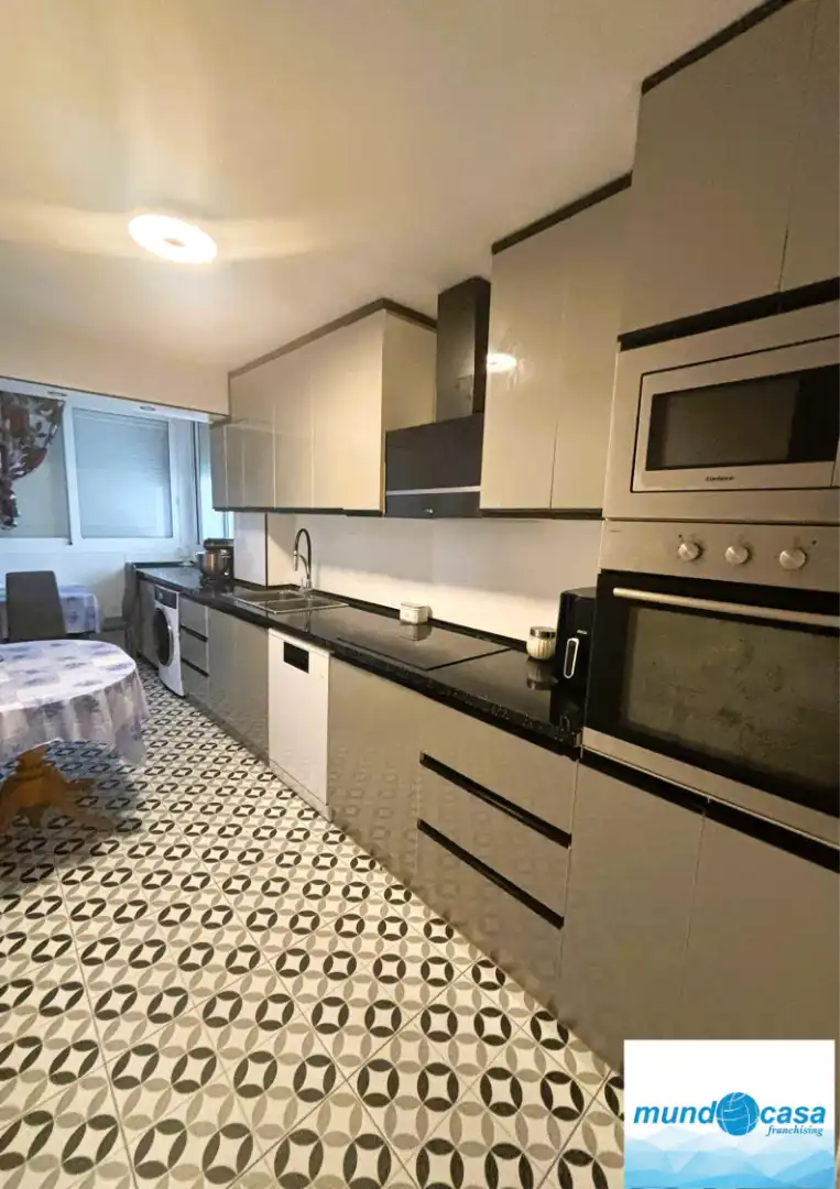 Küche von Wohnung zum Verkauf in Pina de Ebro mit Parkett, Ofen und Waschmaschine