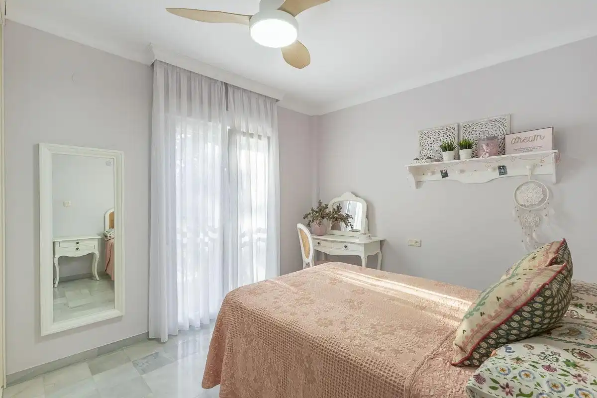 Habitación de Casa adosada en venta en Motril con Terraza y Alarma