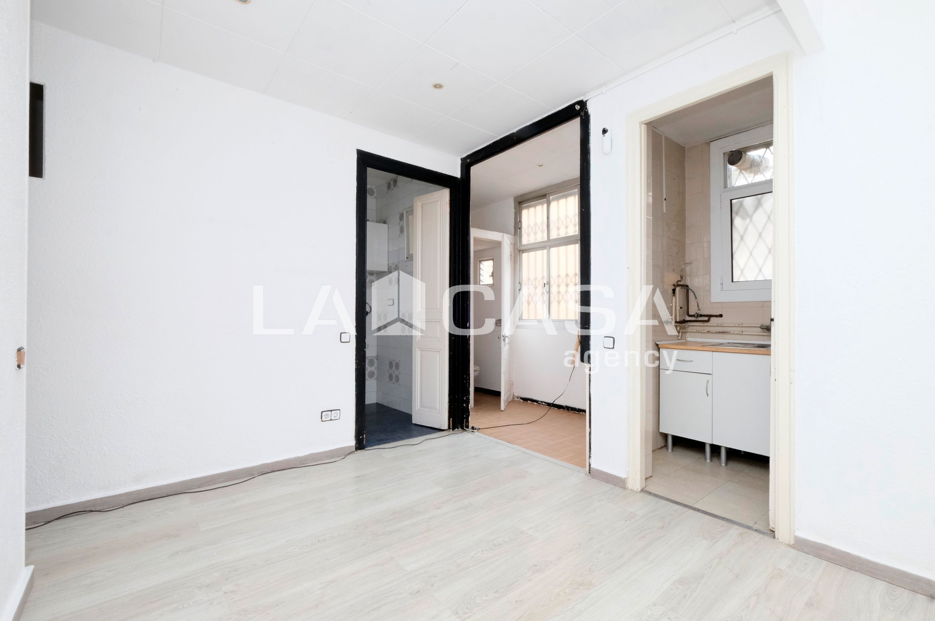 Piso en venta en  Barcelona Capital con Balcón
