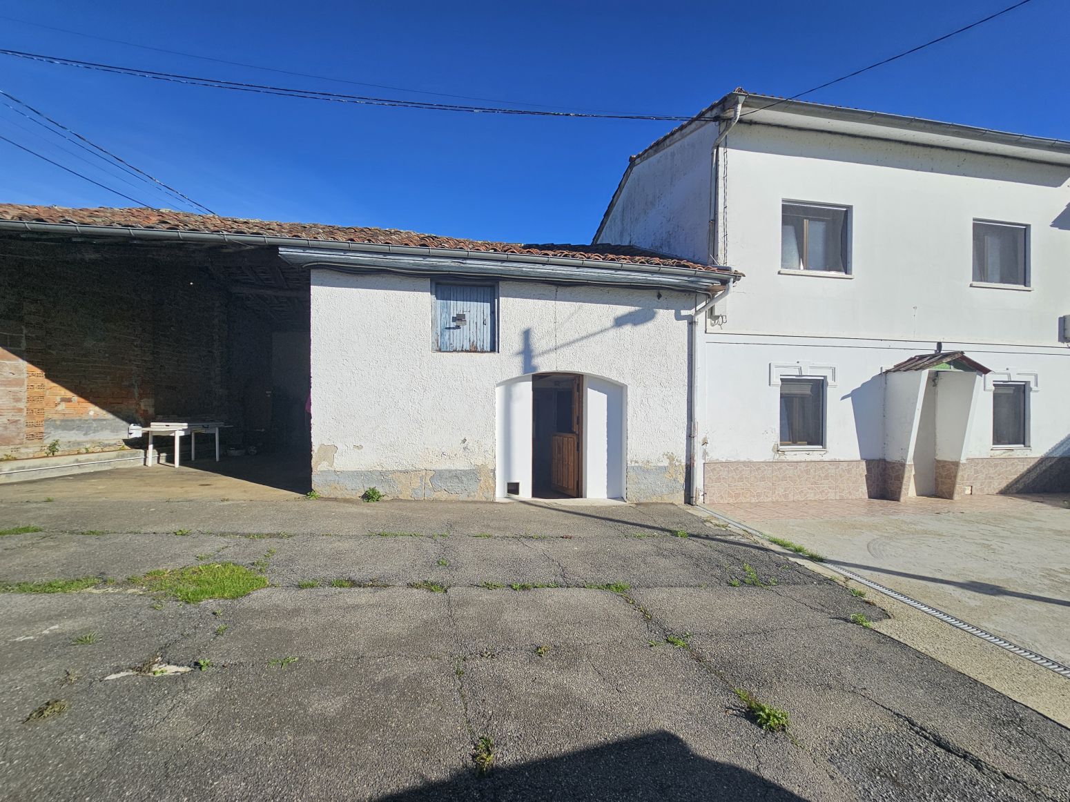 Vista exterior de Casa adosada en venda en Nava amb Calefacció i Traster